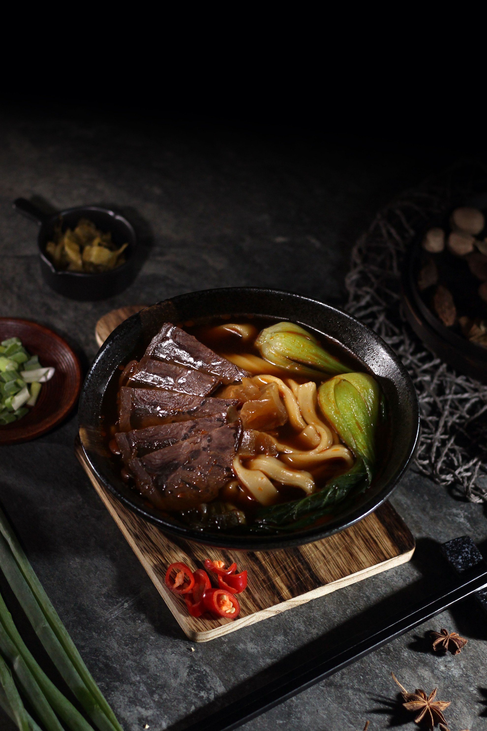 飯店名廚監製 牛肉麵禮盒熱銷中 飯店名廚監製 牛肉麵禮盒熱銷中